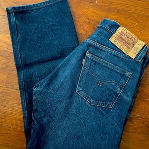 Levi's 501 for man.